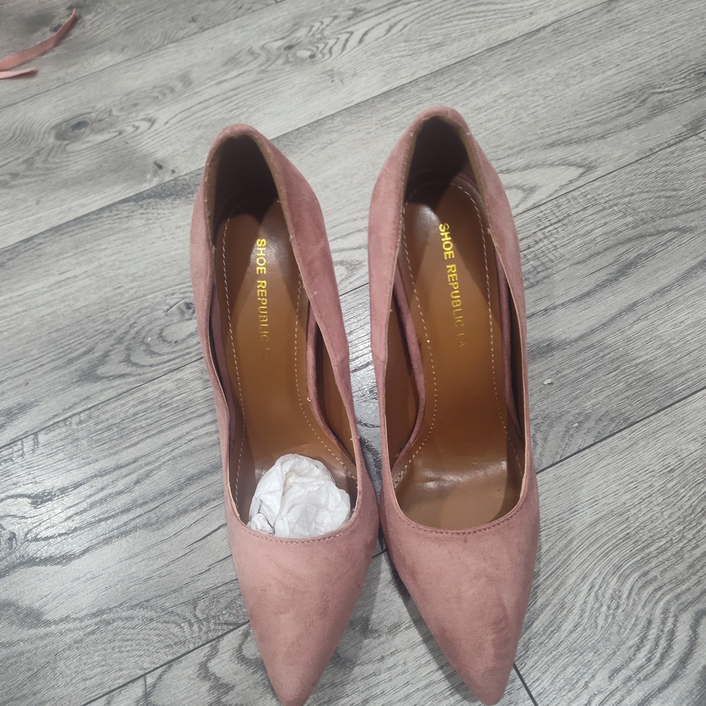 Shoe Republic LA Women's Dusty Rose Suede Pointed Toe Pumps